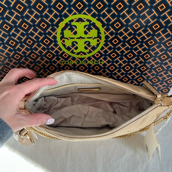 Tory Burch Willa Charms Zip Shoulder Bag Crossbody Bag Soft Serve Gold Tan Cream - Picture 10 of 12